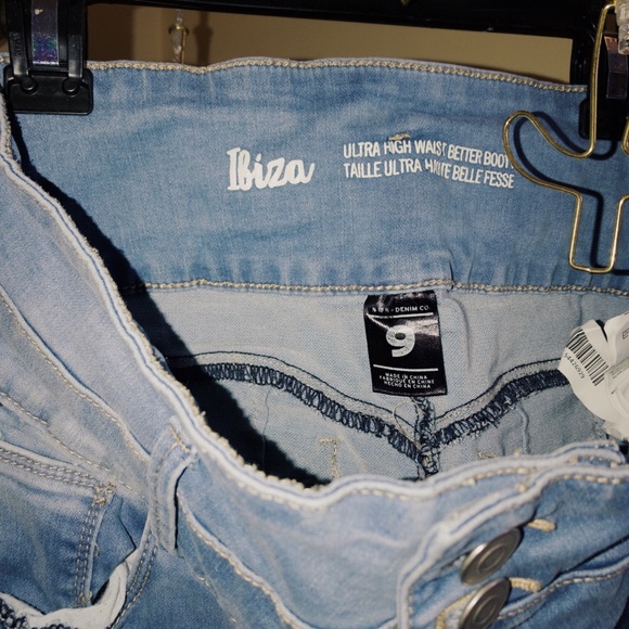 Ultra High-Waist Better Booty Jeans - Picture 2 of 2